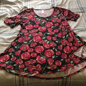 LulaRoe Rose Perfect T - M